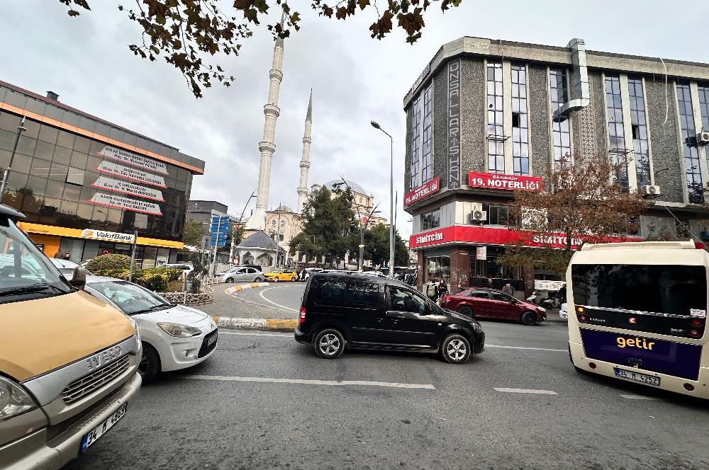 BAĞCILAR GÜNEŞLİ MEYDANINDA NET 110 M2 SATILIK DÜKKAN