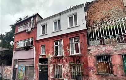 BEYOĞLU YENİŞEHİR MAHALLESİNDE KOMPLE İKİ BİNA BİRDEN SATILIK