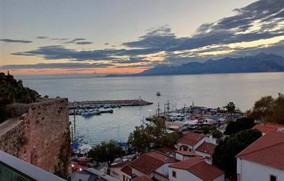 ANTALYA KALEİÇİ CUMHURİYET MEYDANI DEVREN KİRALIK RESTORAN