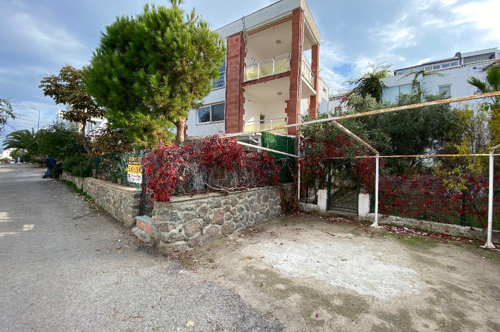 YATIRIM FIRSATIDIR! Deniz - Adalar ve Marina Manzaralı Satılık 3 Katlı Teraslı - Bahçeli Müstakil Bina