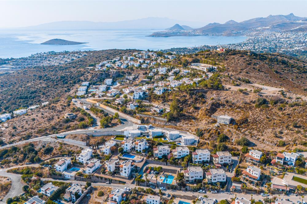 Bitez'de Bahçe Kullanımlı, Önü Açık Manzaralı Giriş Katı Daire