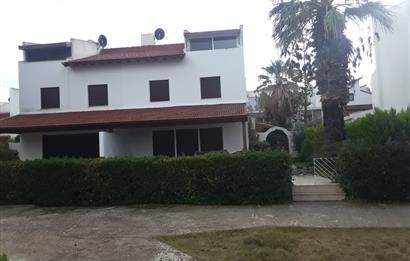 Çeşme Ilıca Yıldızburnu 'nun En Güzel Yerinde Satılık 4+1 Villa