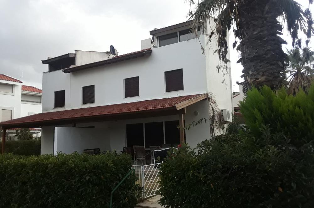 Çeşme Ilıca Yıldızburnu 'nun En Güzel Yerinde Satılık 4+1 Villa