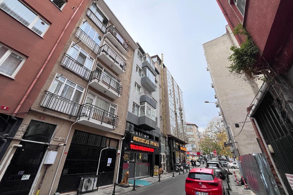 Kadıköy Hasanpaşa’da Merkezi Konumda, Kullanışlı Kat Planlı, 82m² Net Alana Sahip, 2+1 Tadilatlı ve Masrafsız Daire