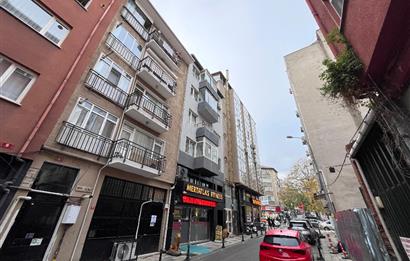 Kadıköy Hasanpaşa’da Merkezi Konumda, Kullanışlı Kat Planlı, 82m² Net Alana Sahip, 2+1 Tadilatlı ve Masrafsız Daire