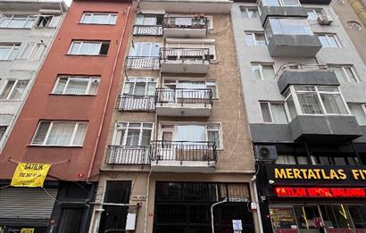 Kadıköy Hasanpaşa’da Merkezi Konumda, Kullanışlı Kat Planlı, 82m² Net Alana Sahip, 2+1 Tadilatlı ve Masrafsız Daire