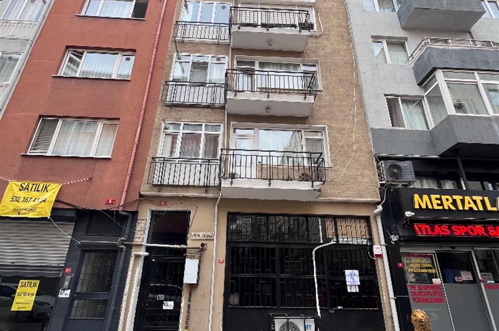 Kadıköy Hasanpaşa’da Merkezi Konumda, Kullanışlı Kat Planlı, 82m² Net Alana Sahip, 2+1 Tadilatlı ve Masrafsız Daire