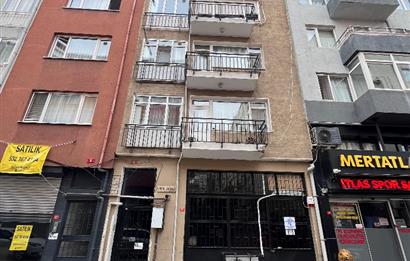 Kadıköy Hasanpaşa’da Merkezi Konumda, Kullanışlı Kat Planlı, 82m² Net Alana Sahip, 2+1 Tadilatlı ve Masrafsız Daire