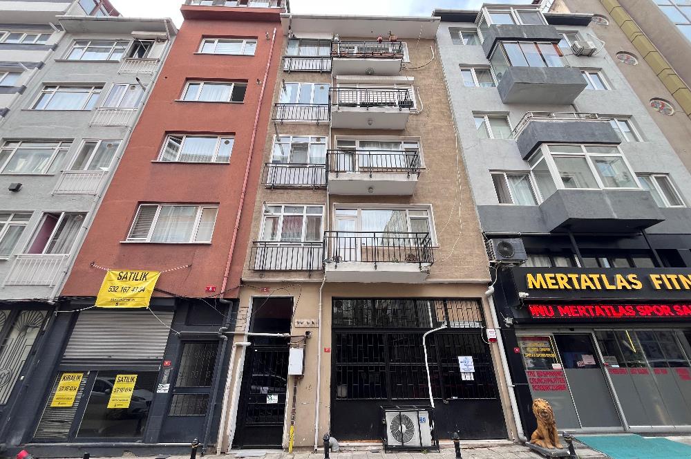 Kadıköy Hasanpaşa’da Merkezi Konumda, Kullanışlı Kat Planlı, 82m² Net Alana Sahip, 2+1 Tadilatlı ve Masrafsız Daire