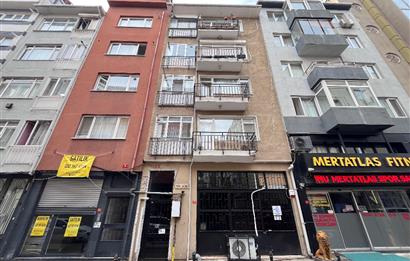 Kadıköy Hasanpaşa’da Merkezi Konumda, Kullanışlı Kat Planlı, 82m² Net Alana Sahip, 2+1 Tadilatlı ve Masrafsız Daire