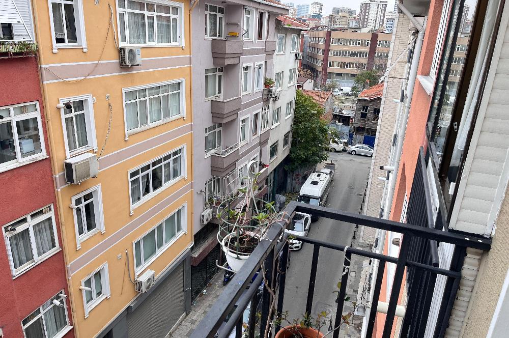 Kadıköy Hasanpaşa’da Merkezi Konumda, Kullanışlı Kat Planlı, 82m² Net Alana Sahip, 2+1 Tadilatlı ve Masrafsız Daire