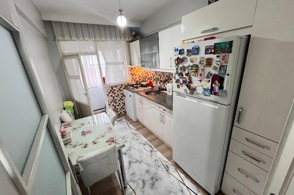 Kadıköy Hasanpaşa’da Merkezi Konumda, Kullanışlı Kat Planlı, 82m² Net Alana Sahip, 2+1 Tadilatlı ve Masrafsız Daire