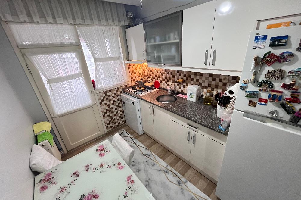 Kadıköy Hasanpaşa’da Merkezi Konumda, Kullanışlı Kat Planlı, 82m² Net Alana Sahip, 2+1 Tadilatlı ve Masrafsız Daire