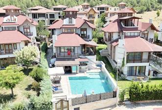 Ormanın Kalbinde, Emsalsiz Konumda Satılık Villa