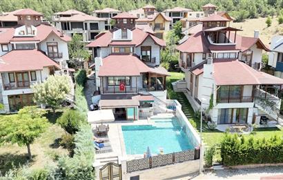 Ormanın Kalbinde, Emsalsiz Konumda Satılık Villa