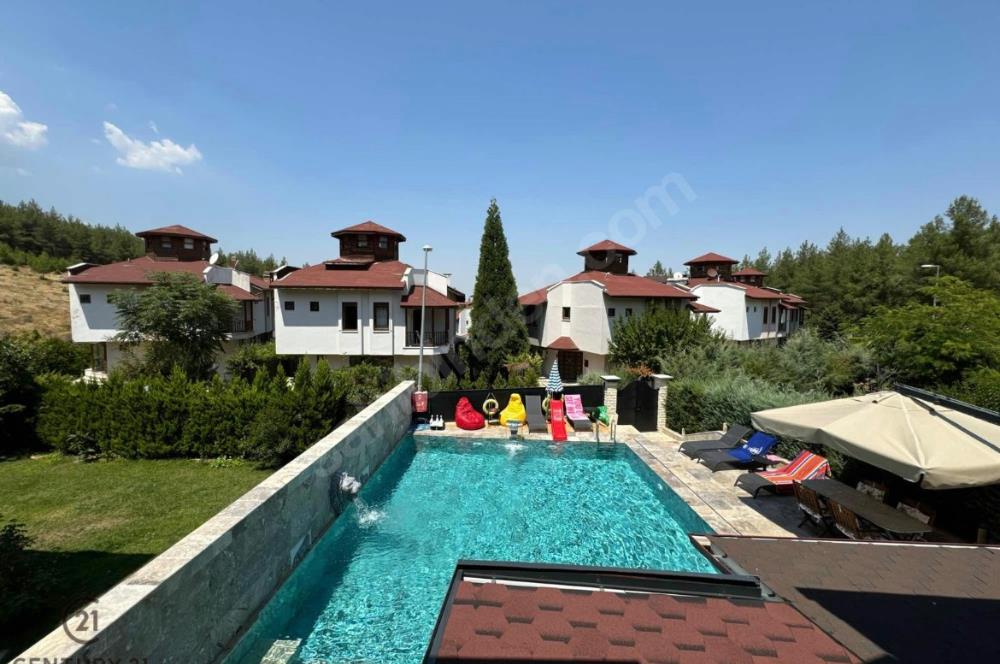 Ormanın Kalbinde, Emsalsiz Konumda Satılık Villa