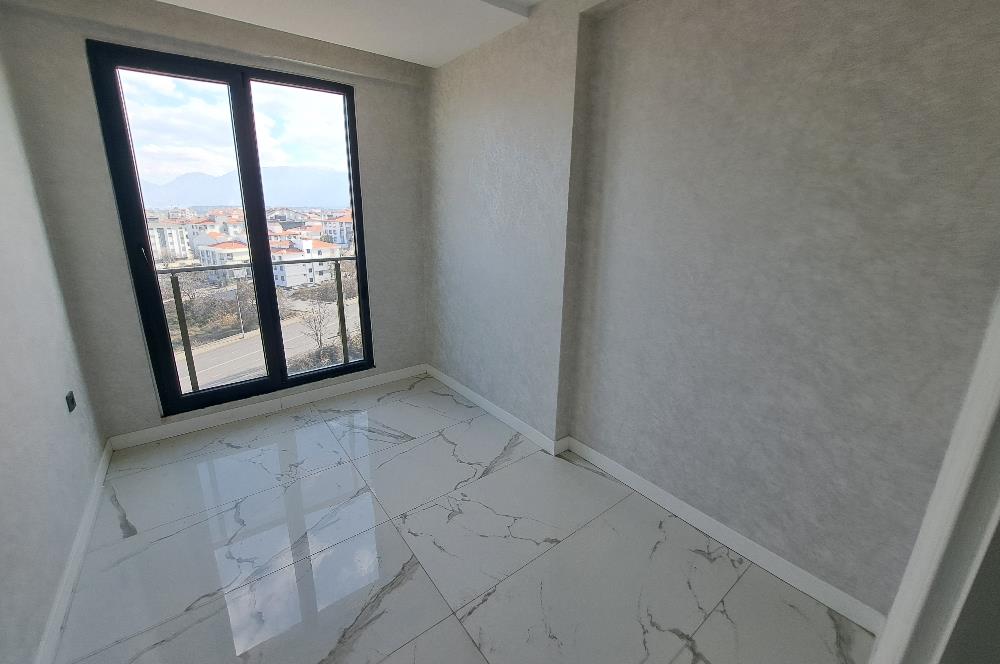 ŞEMİKLERDE HAVUZLU SİTEDE KİRALIK DAİRE