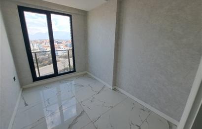 ŞEMİKLERDE HAVUZLU SİTEDE KİRALIK DAİRE