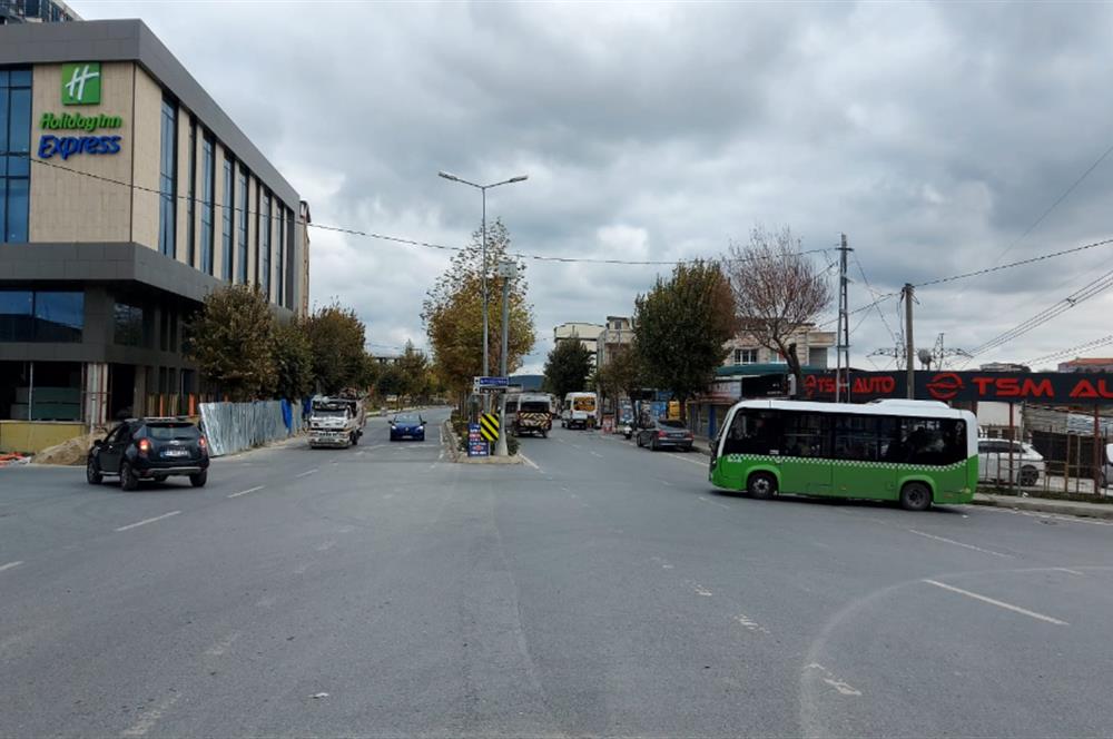 C21 MOLLA TEAM ARNAVUTKÖY KIBRIS CADDESİNDE TİCARİ+KONUT SATILIK ARSA