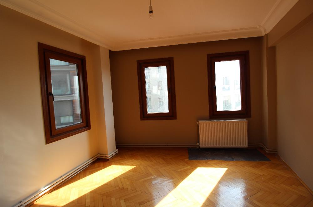 ÜSKÜDAR SALACAK MAHALLESİNDE BAKIMLI 2+1 KİRALIK DAİRE