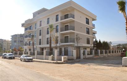 İzmir Gaziemir Optimum Yakınında Havuzlu Sitede Satılık Bahçe Katı 2+1 Daire