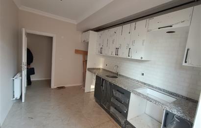 MERKEZİ LOKASYONDA SIFIR EBEVEYN BANYOLU 2+1 DAİRE