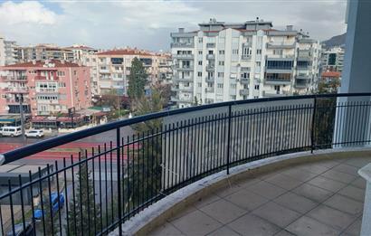 Çiğli Ataşehir Pelit Sitesi 3+1 Geniş Satılık Daire