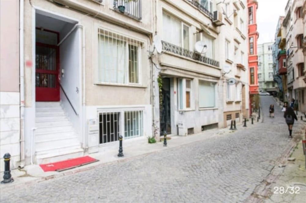 BEYOĞLU NURİ ZİYA SOKAK'TA SATILIK DAİRE