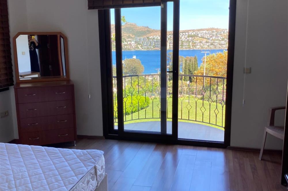 Gündoğan'da Plajlı, Deniz Manzaralı Kiralık Müstakil Villa