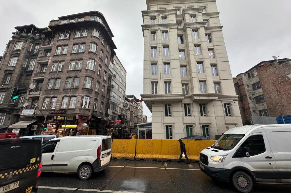 BEYOĞLU TARLABAŞI CADDESİ ÜZERİNDE 10 M2 SATILIK İŞYERİ(BOŞ)