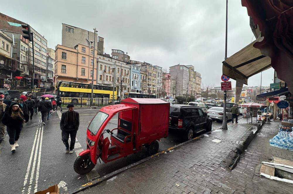 BEYOĞLU TARLABAŞI CADDESİ ÜZERİNDE 10 M2 SATILIK İŞYERİ(BOŞ)