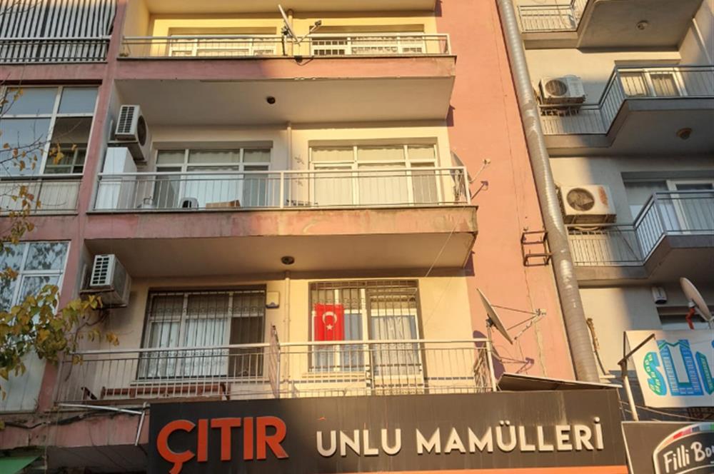 Çiğli Anadolu Caddesi'nde Satılık 3+1 Daire