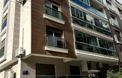 izmir Karşıyaka Şemikler Mahallesinde  Satılık Daire 2+1 Daire