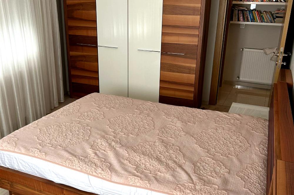 izmir Karşıyaka Şemikler Mahallesinde  Satılık Daire 2+1 Daire