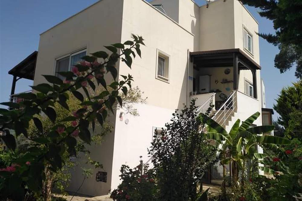 Bodrum-Turgutreis Bahçelievlerde site içerisinde havuzlu üst dubleks satılk daire