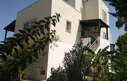 Bodrum-Turgutreis Bahçelievlerde site içerisinde havuzlu üst dubleks satılk daire