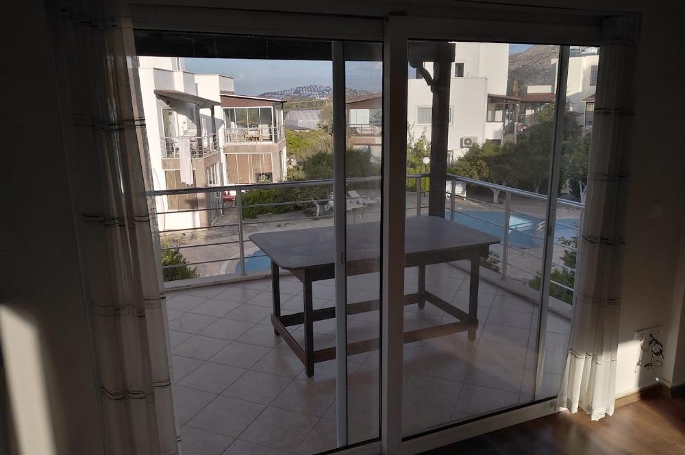 Bodrum-Turgutreis Bahçelievlerde site içerisinde havuzlu üst dubleks satılk daire