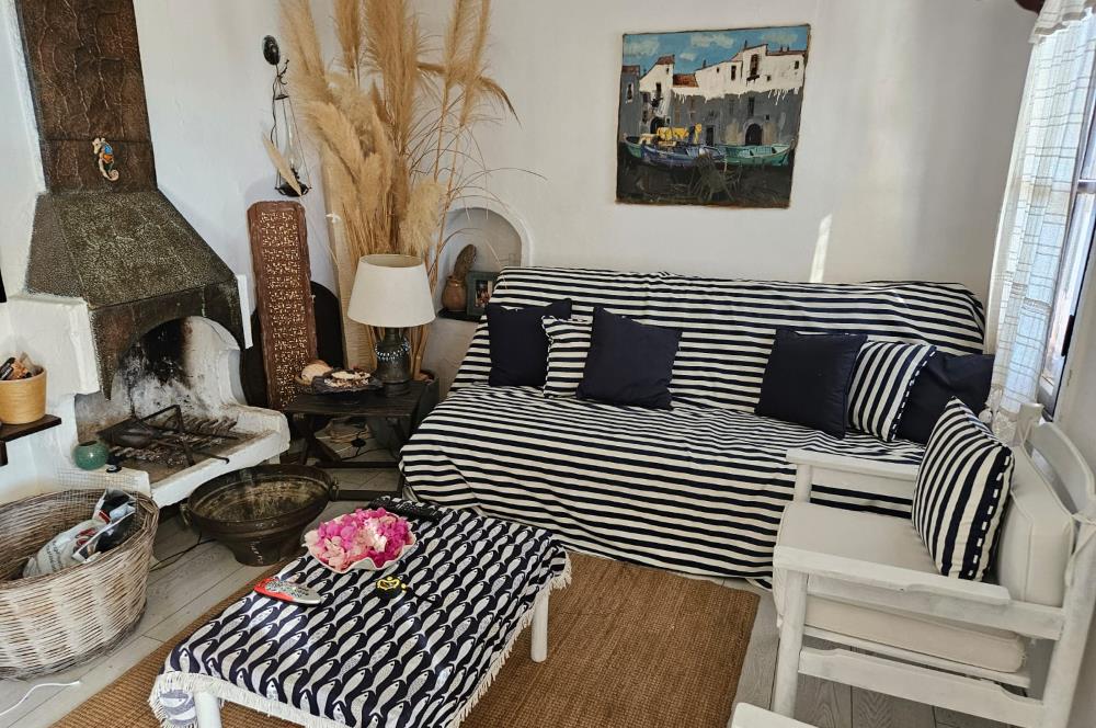 Bitez-Akturda 2+1 eşyalı. deniz manzaralı. plajlı sitede dönemsel kiralık daire