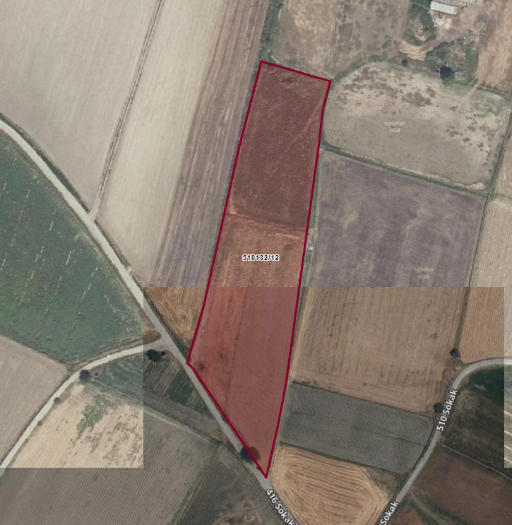 FOÇA GERENKÖY'DE YOL KENARINDA SATILIK 6304 M2 TARLA