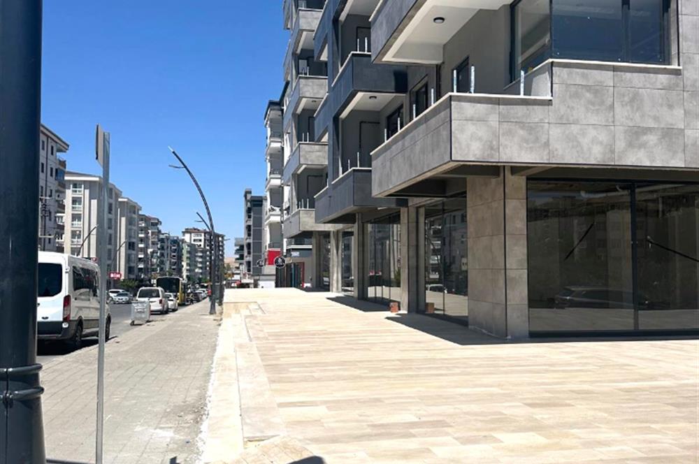 Batman Tilmerç'te Köşe Başı Satılık Dükkan Zemin+Bodrum Toplam 560 m2