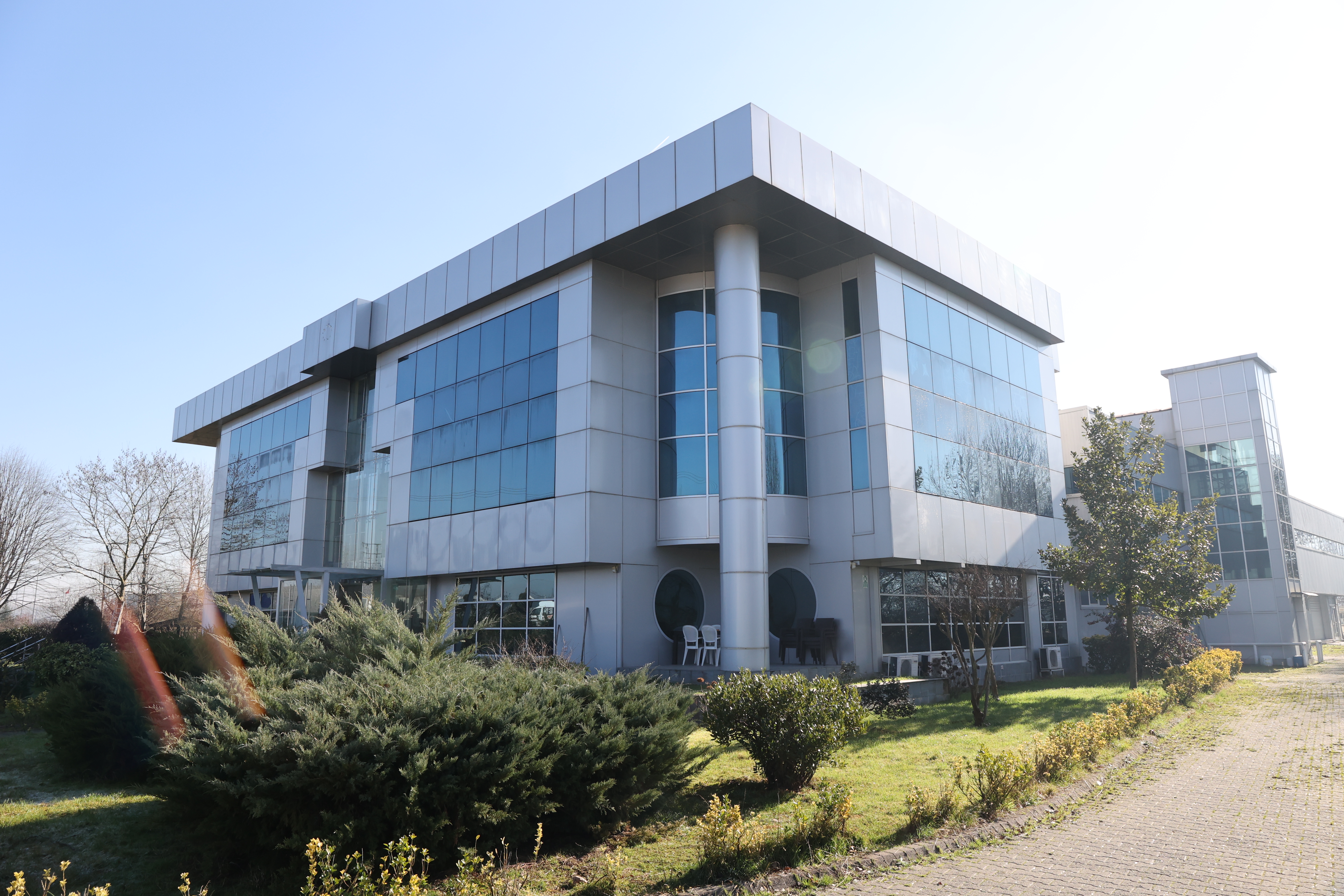 DUZCE'DE 4750 M2 KAPALI ALAN FABRİKA !!