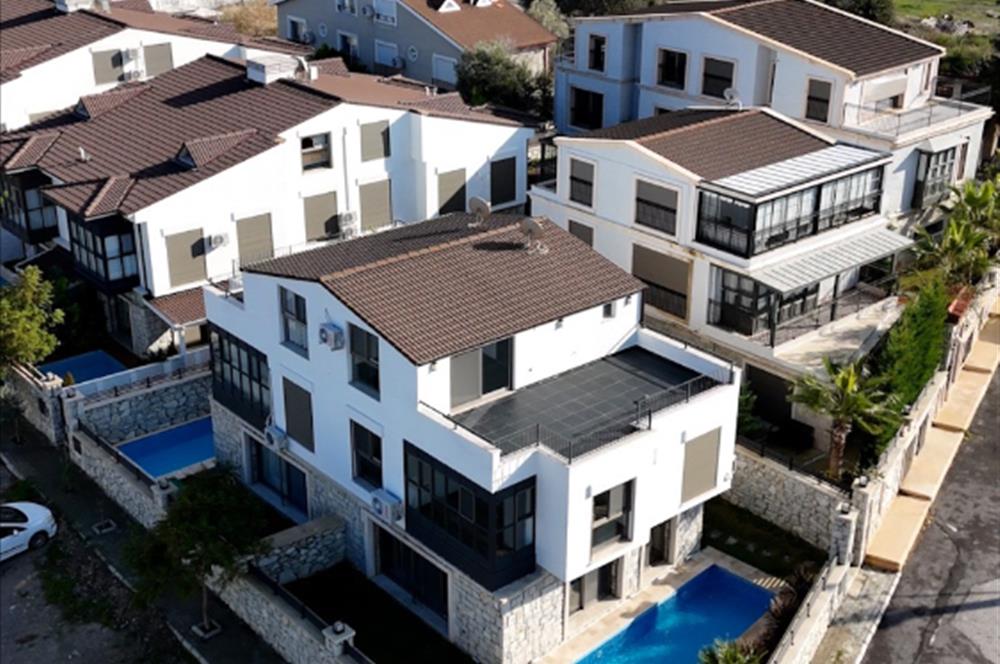 Urla Kalabak'ta Satılık Deniz Manzaralı Mıhteşem Villa