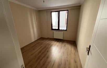 Kaşüstü merkezde cam balkonu yapılı kiralık 4+1