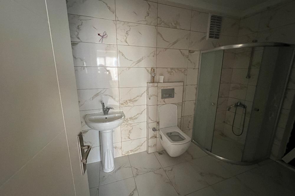 Kaşüstü merkezde cam balkonu yapılı kiralık 4+1