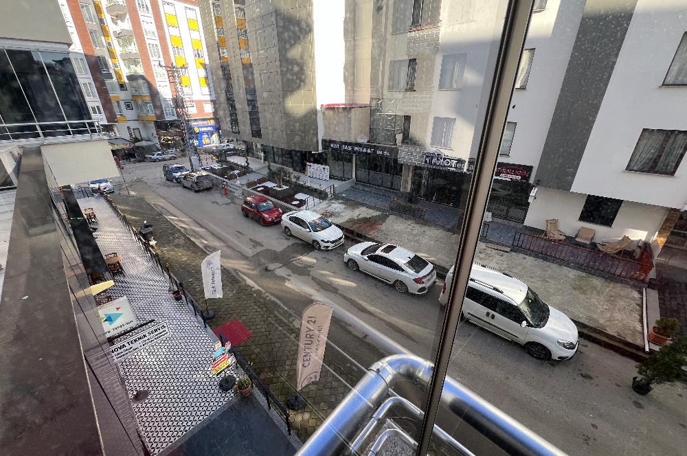 Kaşüstü merkezde cam balkonu yapılı kiralık 4+1