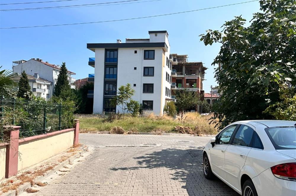 Çiftlikköy'de Denize 2 Sokak Merkezi Konumda Satılık Daire