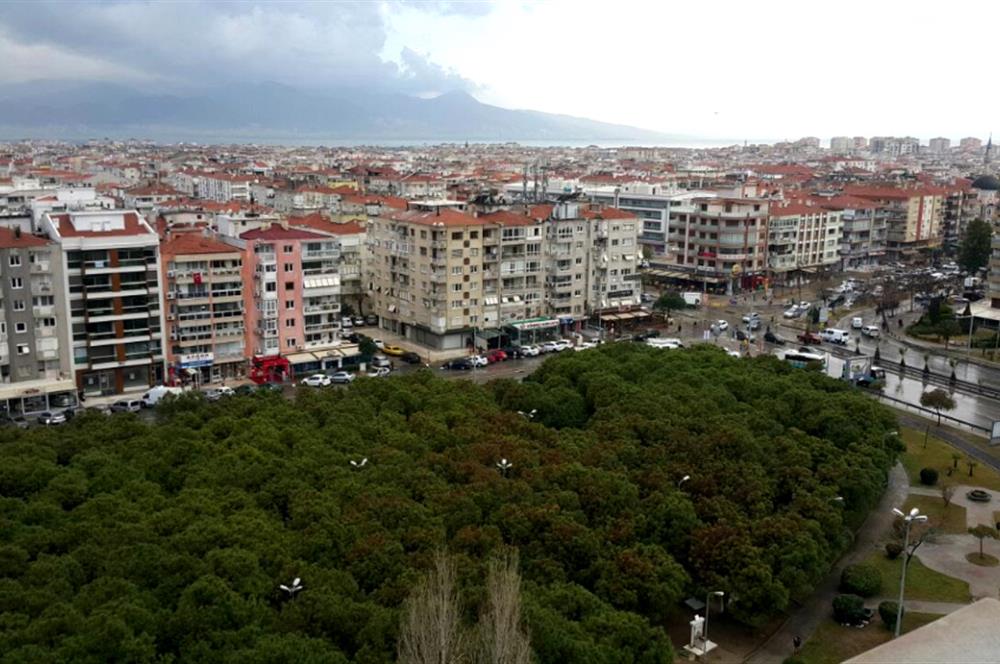 Karşıyaka Bahçelievler' de Manzaralı Geniş ,3+1 Satılık Daire