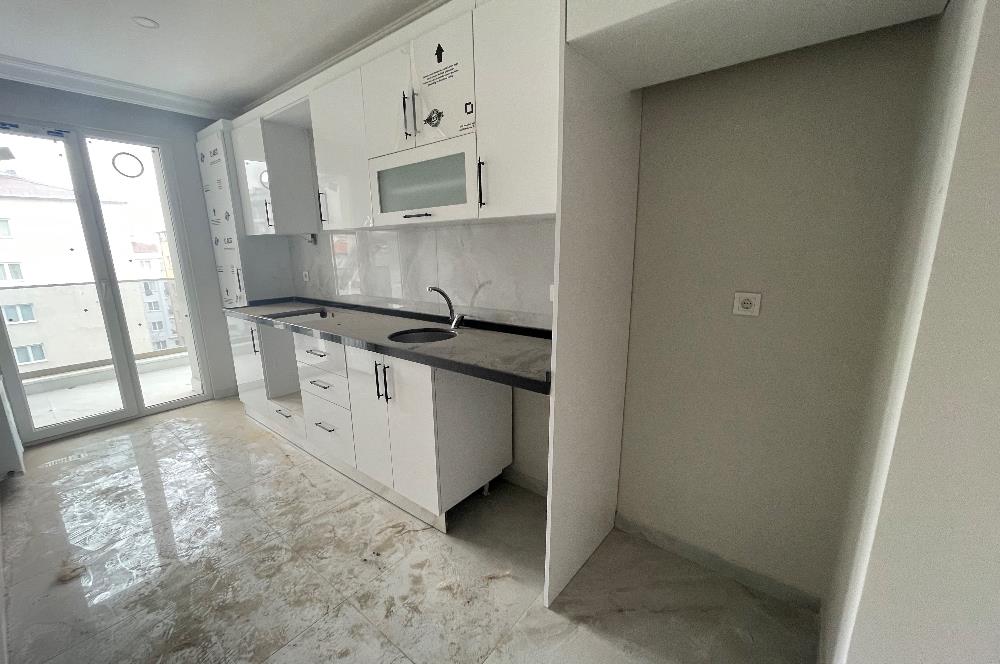 ORHANTEPE’de ÜSKÜDAR CADDESİNE ÇOK YAKIN 2+1 3.KAT BALKONLU YENİ DAİRE