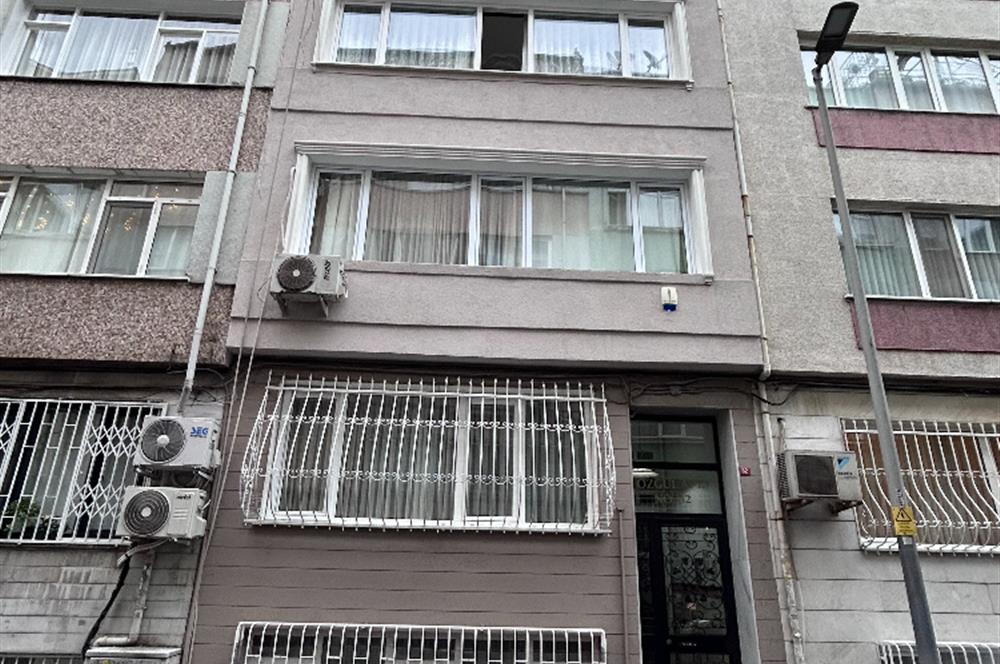 ŞİŞLİ KURTULUŞ SADRİ MAKSUDİ ARSAL SOKAK'TA BOŞ 3+1 DAİRE