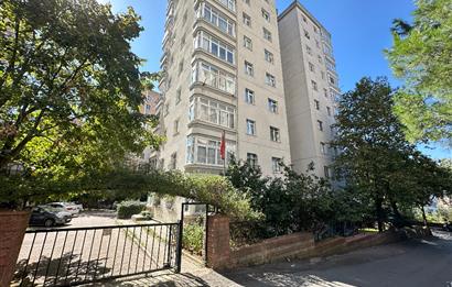 Uğurmumcu'da Çift Balkon Ara Kat Yenilenmış 3+1 Satılık Daire